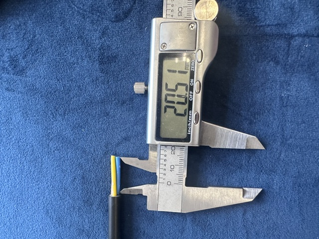 Dlina zachistki zhil kabelya — 20–21 mm